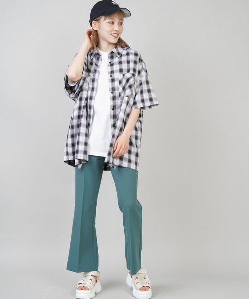 SPINNS（スピンズ）の「【ゆったりシルエット】ブロックチェック柄ビッグ半袖シャツ（シャツ/ブラウス・レディース・ベージュ/ブラック/ブルー・ONESIZE）」の7枚目の写真