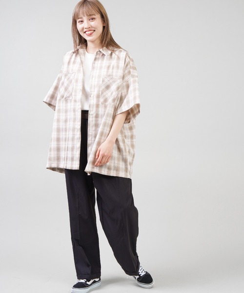 SPINNS（スピンズ）の「【ゆったりシルエット】ブロックチェック柄ビッグ半袖シャツ（シャツ/ブラウス・レディース・ベージュ/ブラック/ブルー・ONESIZE）」の8枚目の写真