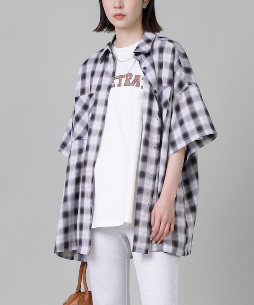 SPINNS（スピンズ）の「【ゆったりシルエット】ブロックチェック柄ビッグ半袖シャツ（シャツ/ブラウス・レディース・ベージュ/ブラック/ブルー・ONESIZE）」の17枚目の写真