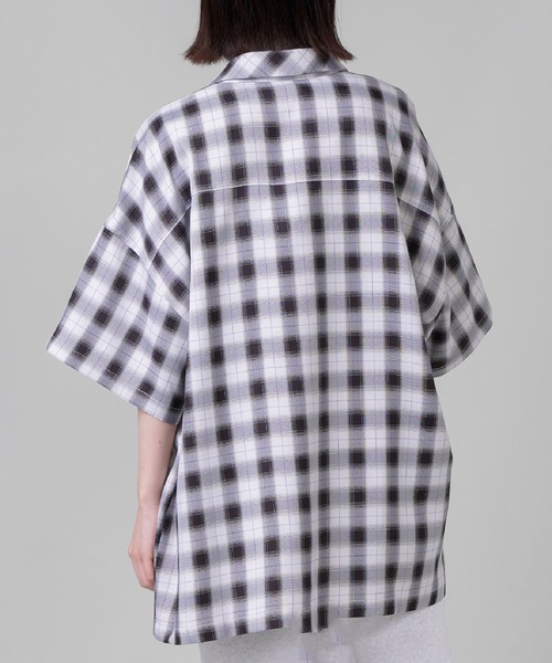 SPINNS（スピンズ）の「【ゆったりシルエット】ブロックチェック柄ビッグ半袖シャツ（シャツ/ブラウス・レディース・ベージュ/ブラック/ブルー・ONESIZE）」の18枚目の写真