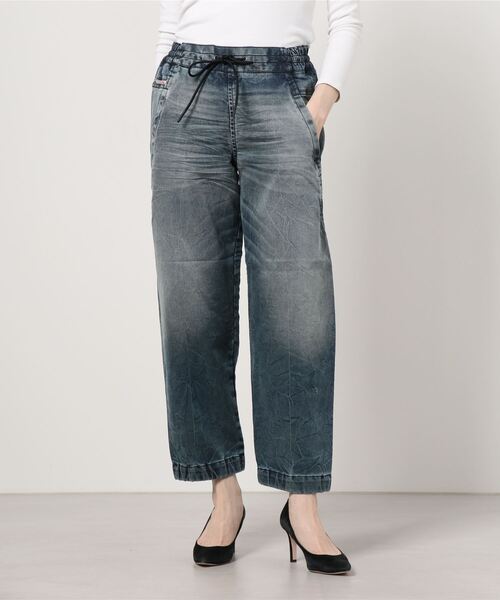 DIESEL（ディーゼル）の「DIESEL FW21 デニム レディース ジョグジーンズ ボーイフレンド ブルーデニム（デニムパンツ・レディース・インディゴブルー・31inch/29inch/25inch/27inch/23inch）」の4枚目の写真