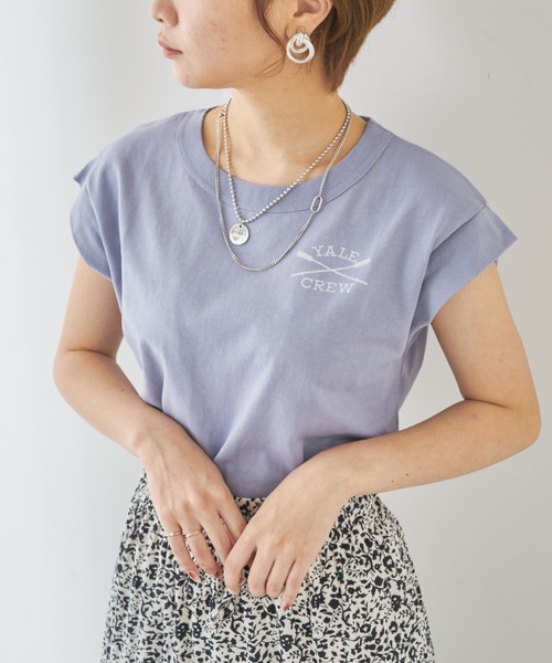 Chico（チコ）の「YALEロールアップノースリTシャツ（Tシャツ/カットソー・レディース・ネイビー/パープル/チャコールグレー/ホワイト・FREE）」の4枚目の写真