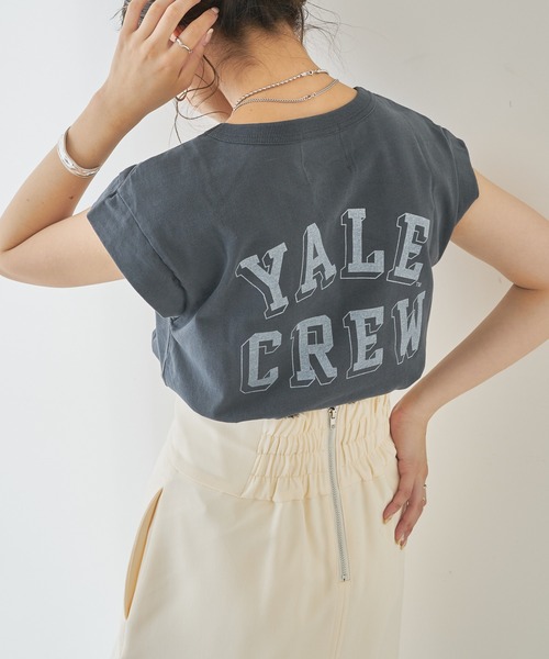 Chico（チコ）の「YALEロールアップノースリTシャツ（Tシャツ/カットソー・レディース・ネイビー/パープル/チャコールグレー/ホワイト・FREE）」の3枚目の写真