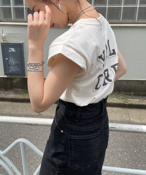 Chico（チコ）の「YALEロールアップノースリTシャツ（Tシャツ/カットソー・レディース・ネイビー/パープル/チャコールグレー/ホワイト・FREE）」の9枚目の写真