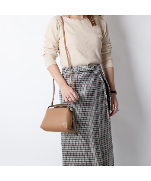 GIANNI CHIARINI（ジャンニ キアリーニ）の「GIANNI CHIARINI ALIFA S ジャンニ キアリーニ アリファ S 2way ショルダー付き ハンドバッグ（ハンドバッグ・レディース・ブルー/グリーン/クリーム/グレー系その他/ネイビー/オレンジ/ダークブルー/ブラック/ライトベージュ/ピンク/キャメル/オフホワイト/グレイッシュベージュ/ブラウン系3/ピンク系1/ブラウン系1/カーキ/ブルー系/ベージュ系2/ブラウン/ブラウン系5/レッド系/ピンク系/オレンジ系/パープル/グリーン系/パープル系その他・FREE）」の6枚目の写真