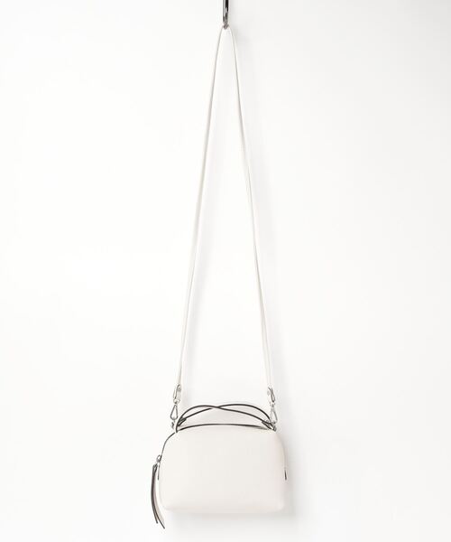 GIANNI CHIARINI（ジャンニ キアリーニ）の「GIANNI CHIARINI ALIFA S ジャンニ キアリーニ アリファ S 2way ショルダー付き ハンドバッグ（ハンドバッグ・レディース・ブルー/グリーン/クリーム/グレー系その他/ネイビー/オレンジ/ダークブルー/ブラック/ライトベージュ/ピンク/キャメル/オフホワイト/グレイッシュベージュ/ブラウン系3/ピンク系1/ブラウン系1/カーキ/ブルー系/ベージュ系2/ブラウン/ブラウン系5/レッド系/ピンク系/オレンジ系/パープル/グリーン系/パープル系その他・FREE）」の2枚目の写真