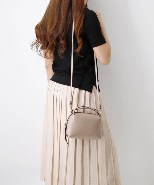 GIANNI CHIARINI（ジャンニ キアリーニ）の「GIANNI CHIARINI ALIFA S ジャンニ キアリーニ アリファ S 2way ショルダー付き ハンドバッグ（ハンドバッグ・レディース・ブルー/グリーン/クリーム/グレー系その他/ネイビー/オレンジ/ダークブルー/ブラック/ライトベージュ/ピンク/キャメル/オフホワイト/グレイッシュベージュ/ブラウン系3/ピンク系1/ブラウン系1/カーキ/ブルー系/ベージュ系2/ブラウン/ブラウン系5/レッド系/ピンク系/オレンジ系/パープル/グリーン系/パープル系その他・FREE）」の10枚目の写真