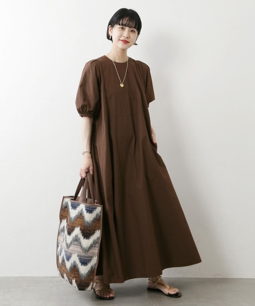 JOURNAL STANDARD（ジャーナルスタンダード）の「タックパフスリーブワンピース◆（ワンピース・レディース・ブラック/ブラウン・38/36）」の2枚目の写真