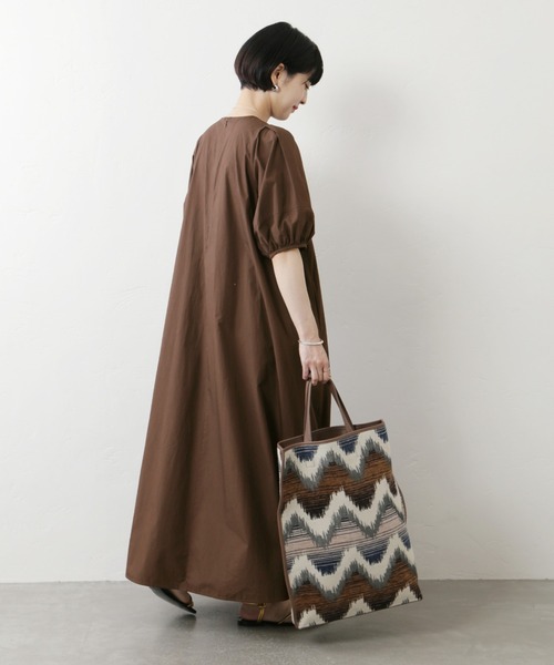 JOURNAL STANDARD（ジャーナルスタンダード）の「タックパフスリーブワンピース◆（ワンピース・レディース・ブラック/ブラウン・38/36）」の18枚目の写真