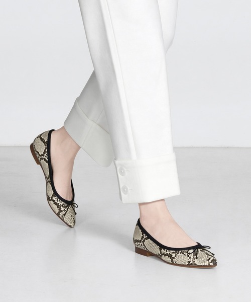 MAMIAN（マミアン）の「ポインテッドトゥ バレエシューズ（バレエシューズ・レディース・ブラック/ネイビー/レッド/キャメル/シルバー/ベージュ系その他/ブラウン系その他/ブラック系その他/ホワイト系その他/ブラック系その他3/ナチュラル/ブラック系その他2/ブラック系その他4/グレイッシュベージュ/パイソン・22.5cm/23.5cm/23.0cm/24.0cm/25.0cm/21.5cm/22.0cm/24.5cm/25.5cm/26.0cm）」の15枚目の写真
