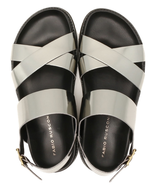 Ray BEAMS（レイビームス）の「【sweet 5月号 掲載】 FABIO RUSCONI / メタル クロスベルト サンダル（サンダル・レディース・シルバー・38/35/37/36/39）」の3枚目の写真