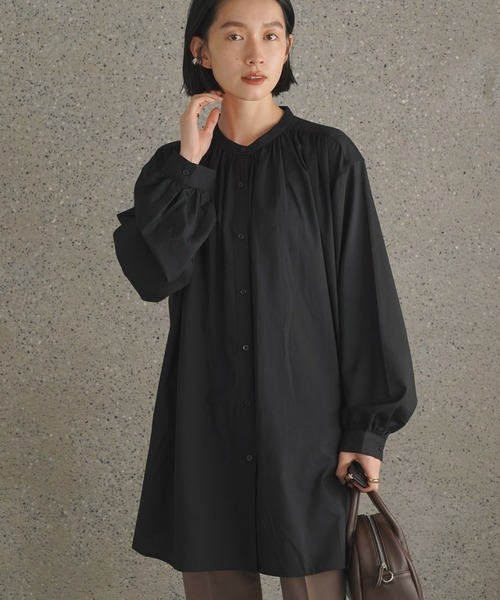 AMERICAN HOLIC（アメリカンホリック）の「スタンドカラーギャザーとろみシャツ（シャツ/ブラウス・レディース・ブラック/グレー/サックスブルー・M/L）」の2枚目の写真