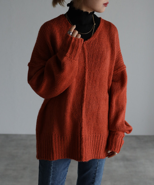 amini(アミニ)の「【2021-2022 A/W】Vネックカラーニット(ニット/セーター・レディース・レッド/オフホワイト/ブルー/グリーン/ダークパープル・MEDIUM)」の1枚目の写真
