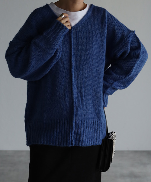 amini(アミニ)の「【2021-2022 A/W】Vネックカラーニット(ニット/セーター・レディース・レッド/オフホワイト/ブルー/グリーン/ダークパープル・MEDIUM)」の4枚目の写真