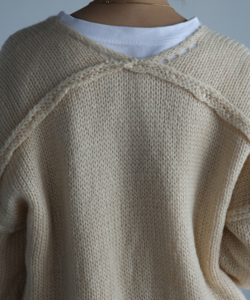 amini(アミニ)の「【2021-2022 A/W】Vネックカラーニット(ニット/セーター・レディース・レッド/オフホワイト/ブルー/グリーン/ダークパープル・MEDIUM)」の6枚目の写真
