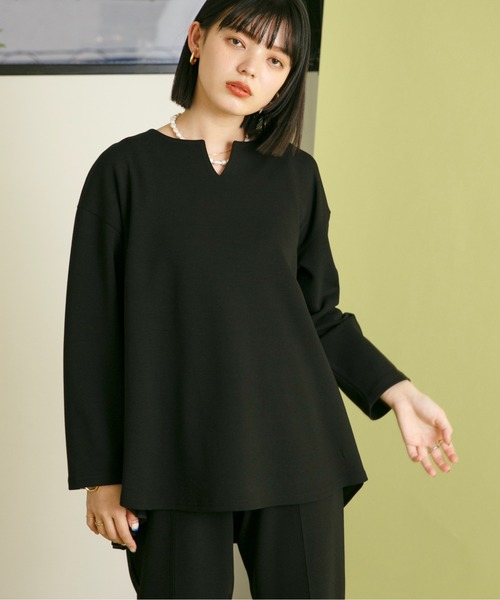 Eimee Law バックプリーツ キーネック　プルオーバー　トップス　ブラック Eimee Law バックプリーツ キーネック プルオーバー トップス