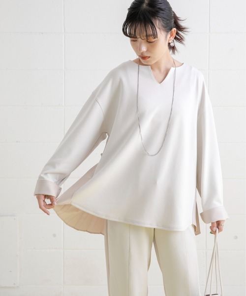 Eimee Law バックプリーツ キーネック　プルオーバー　トップス　ブラック Eimee Law バックプリーツ キーネック プルオーバー トップス