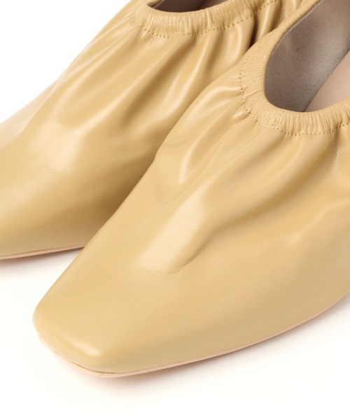 Andemiu(アンデミュウ)の「ギャザースクエアシューズ267193(パンプス・レディース・ベージュ/イエロー/ブラック・MEDIUM/LARGE/SMALL)」の11枚目の写真