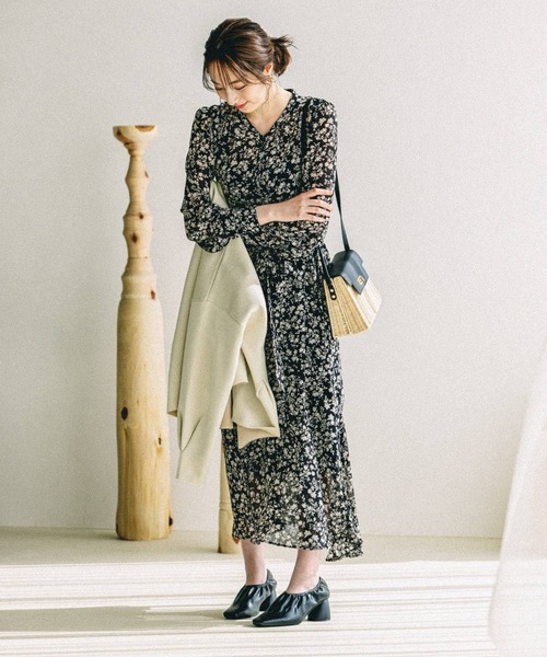 Andemiu(アンデミュウ)の「ギャザースクエアシューズ267193(パンプス・レディース・ベージュ/イエロー/ブラック・MEDIUM/LARGE/SMALL)」の20枚目の写真