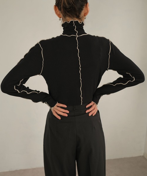 ANDJ(アンドジェイ)の「配色メロウテレコハイネックトップス(Tシャツ/カットソー・レディース・ホワイト/ブラック・M)」の7枚目の写真