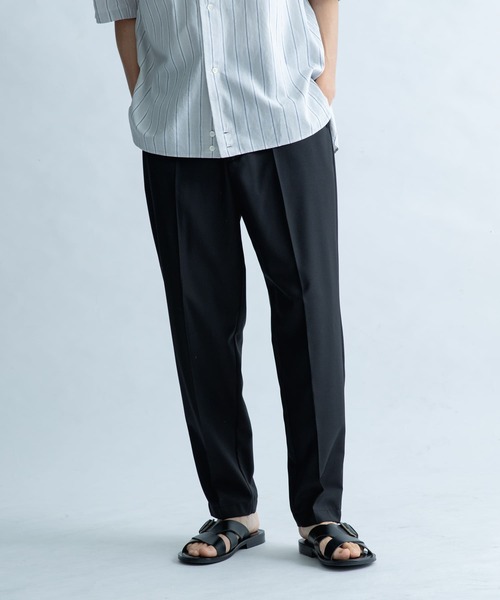 FORK&SPOON（フォークアンドスプーン）の「FORK&SPOON　テーパードスラックス（その他パンツ・メンズ・グレー/ブラック・4/5）」の2枚目の写真