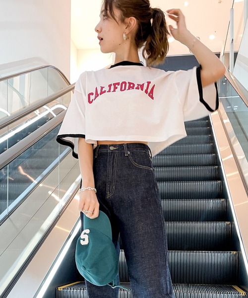 classicalelf（クラシカルエルフ）の「ロゴTeeブーム、到来！綿100％、カレッジロゴクロップド丈リンガーTシャツ（Tシャツ/カットソー・レディース・ホワイト/チャコールグレー/カーキ/クリーム・SMALL/MEDIUM/LARGE/X-LARGE）」の11枚目の写真