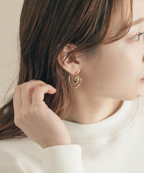 SMELLY(スメリー)の「ツイストデザインピアス(ピアス(両耳用)・レディース・ゴールド・-)」の1枚目の写真