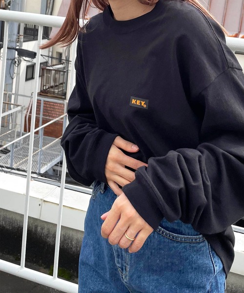 CANAL JEAN（キャナルジーン）の「KEY(キー) KEY LOGOロングTシャツ（Tシャツ/カットソー・レディース・ブラック/ホワイト・MEDIUM/LARGE）」の18枚目の写真