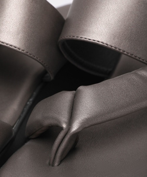 PAGEBOY（ページボーイ）の「マシュマロトングサンダル（サンダル・レディース・ブラック/ブロンズ・MEDIUM/LARGE）」の7枚目の写真