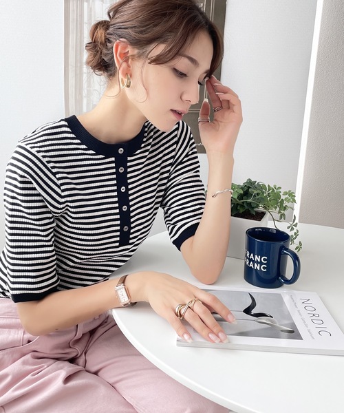 classicalelf(クラシカルエルフ)の「ベーシックがLOVE。2wayヘンリーネックリブトップス(Tシャツ/カットソー・レディース・ホワイト/ブラック/レッド/ブラック×ホワイト・SMALL/MEDIUM/LARGE/X-LARGE)」の3枚目の写真