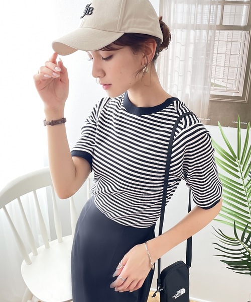 classicalelf(クラシカルエルフ)の「ベーシックがLOVE。2wayヘンリーネックリブトップス(Tシャツ/カットソー・レディース・ホワイト/ブラック/レッド/ブラック×ホワイト・SMALL/MEDIUM/LARGE/X-LARGE)」の5枚目の写真