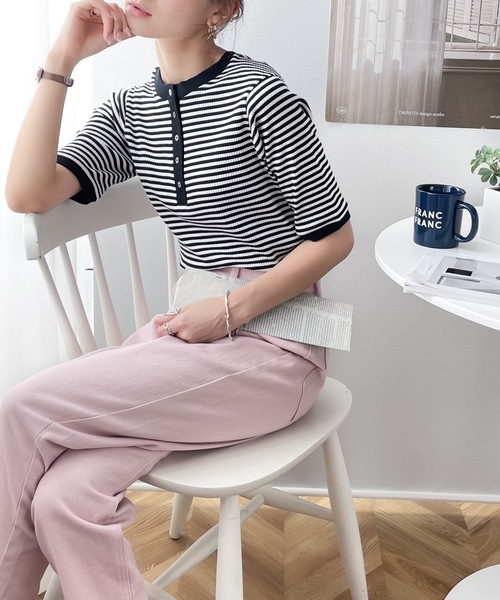 classicalelf(クラシカルエルフ)の「ベーシックがLOVE。2wayヘンリーネックリブトップス(Tシャツ/カットソー・レディース・ホワイト/ブラック/レッド/ブラック×ホワイト・SMALL/MEDIUM/LARGE/X-LARGE)」の7枚目の写真