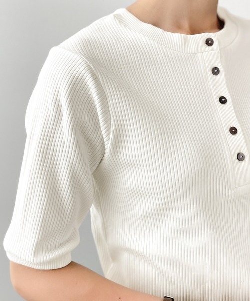 classicalelf(クラシカルエルフ)の「ベーシックがLOVE。2wayヘンリーネックリブトップス(Tシャツ/カットソー・レディース・ホワイト/ブラック/レッド/ブラック×ホワイト・SMALL/MEDIUM/LARGE/X-LARGE)」の18枚目の写真