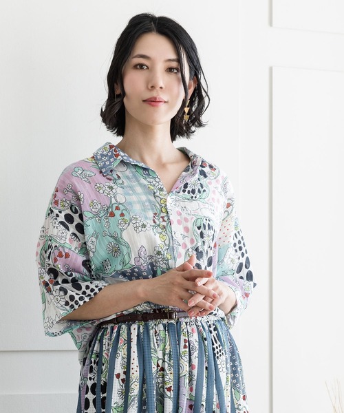 ScoLar(スカラー)の「122664:パッチワーク柄透かしストライプシャツ(シャツ/ブラウス・レディース・アイボリー/オフホワイト・M)」の2枚目の写真