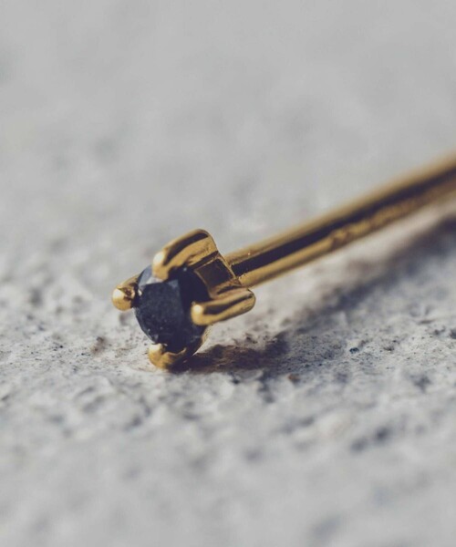 and cloud（アンドクラウド）の「Grayscale Black-Gray Diamond Pierce / Single（ピアス（片耳用）・レディース・シルバー/イエローゴールド・FREE）」の4枚目の写真