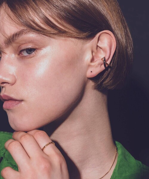 and cloud（アンドクラウド）の「Grayscale Black-Gray Diamond Pierce / Single（ピアス（片耳用）・レディース・シルバー/イエローゴールド・FREE）」の7枚目の写真