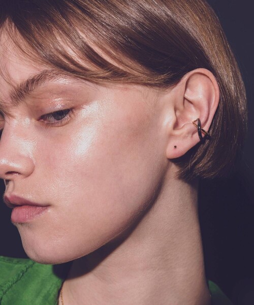 and cloud（アンドクラウド）の「Grayscale Black-Gray Diamond Pierce / Single（ピアス（片耳用）・レディース・シルバー/イエローゴールド・FREE）」の8枚目の写真