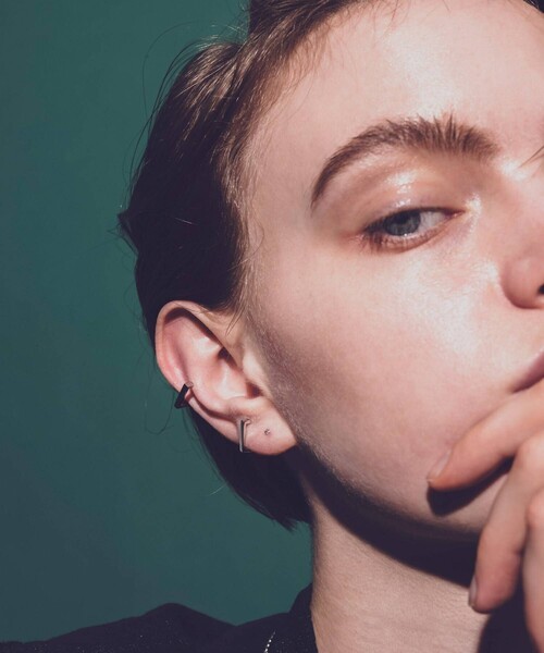 and cloud（アンドクラウド）の「Grayscale Black-Gray Diamond Pierce / Single（ピアス（片耳用）・レディース・シルバー/イエローゴールド・FREE）」の2枚目の写真