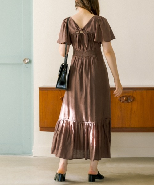 OLIVE des OLIVE（オリーブデオリーブ）の「背中見せワンピース（ワンピース・レディース・オフホワイト/ブラウン/ブラック/アイボリー・FREE）」の4枚目の写真