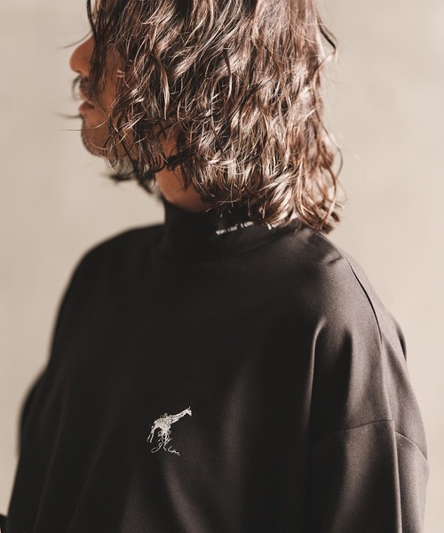GLIMCLAP(グリムクラップ)の「mlt3945-Collar printed design mock-neck pullover モックネックカットソー(Tシャツ/カットソー・メンズ・ホワイト/ブラック・M/S/L)」の6枚目の写真
