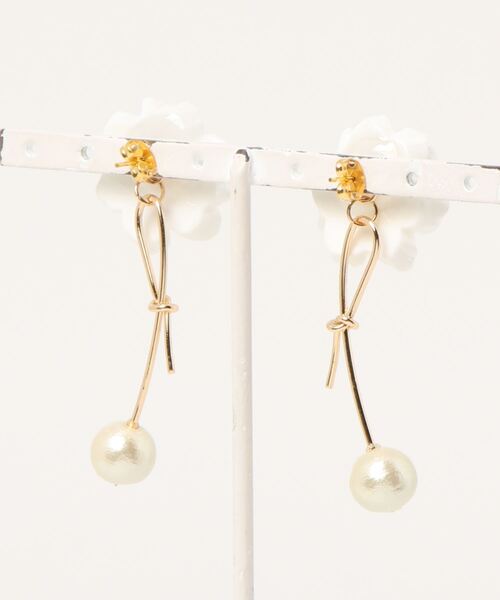 tone(トーン)の「【S.coeuf】2wayピアス コットンパールフラワー×リボン(MA)(ピアス(両耳用)・レディース・ホワイト・FREE)」の2枚目の写真