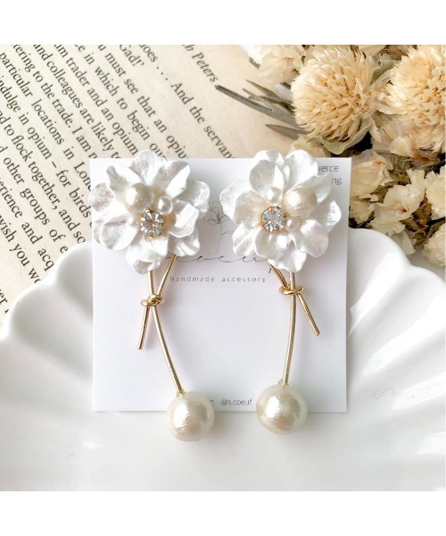 tone(トーン)の「【S.coeuf】2wayピアス コットンパールフラワー×リボン(MA)(ピアス(両耳用)・レディース・ホワイト・FREE)」の1枚目の写真