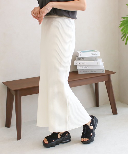 Social GIRL（ソーシャルガール）の「バックスリット リブニット タイトロングスカート（スカート・レディース・パープル/オレンジ/グリーン/ブラック/アイボリー/ホワイト/チェリーレッド/クリーム/ライトグリーン・M）」の2枚目の写真