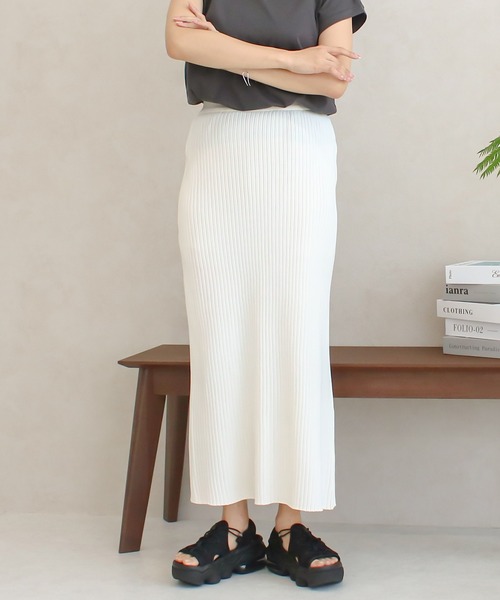 Social GIRL（ソーシャルガール）の「バックスリット リブニット タイトロングスカート（スカート・レディース・パープル/オレンジ/グリーン/ブラック/アイボリー/ホワイト/チェリーレッド/クリーム/ライトグリーン・M）」の17枚目の写真