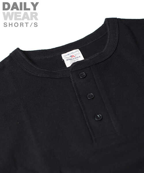 AVIREX(アヴィレックス)の「【DAILY】半袖 へンリーネック Tシャツ/HENLEY NECK-T-SHIRT(Tシャツ/カットソー・メンズ・ホワイト/ブラック/グレー/その他11/チャコール/オリーブ系・S/M/L/XL/XS)」の8枚目の写真