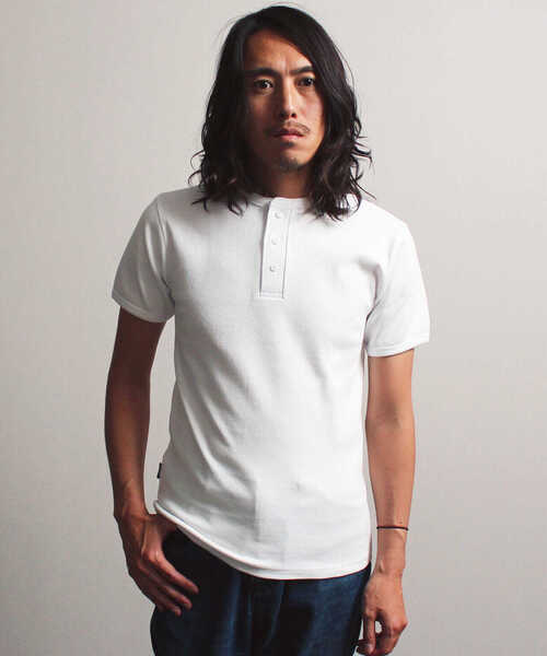 AVIREX(アヴィレックス)の「【DAILY】半袖 へンリーネック Tシャツ/HENLEY NECK-T-SHIRT(Tシャツ/カットソー・メンズ・ホワイト/ブラック/グレー/その他11/チャコール/オリーブ系・S/M/L/XL/XS)」の17枚目の写真