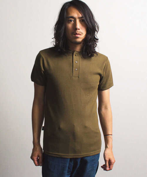 AVIREX(アヴィレックス)の「【DAILY】半袖 へンリーネック Tシャツ/HENLEY NECK-T-SHIRT(Tシャツ/カットソー・メンズ・ホワイト/ブラック/グレー/その他11/チャコール/オリーブ系・S/M/L/XL/XS)」の21枚目の写真