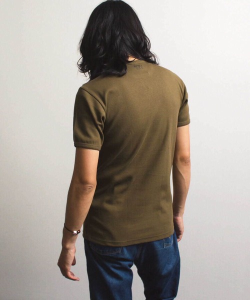 AVIREX(アヴィレックス)の「【DAILY】半袖 へンリーネック Tシャツ/HENLEY NECK-T-SHIRT(Tシャツ/カットソー・メンズ・ホワイト/ブラック/グレー/その他11/チャコール/オリーブ系・S/M/L/XL/XS)」の22枚目の写真