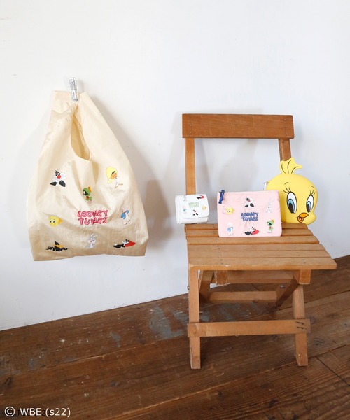 ACCOMMODE（アコモデ）の「ルーニーテューンズ / ダイカットシリコンポーチ（ポーチ・レディース・イエロー/イエロー系その他・FREE）」の3枚目の写真