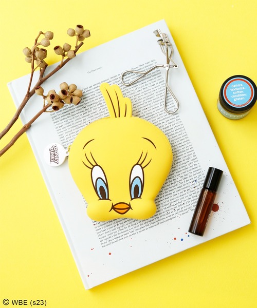 ACCOMMODE（アコモデ）の「ルーニーテューンズ / ダイカットシリコンポーチ（ポーチ・レディース・イエロー/イエロー系その他・FREE）」の8枚目の写真